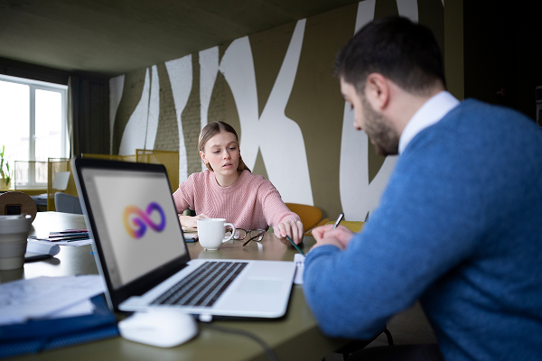Colleagues discussing B2B commerce strategy in an office